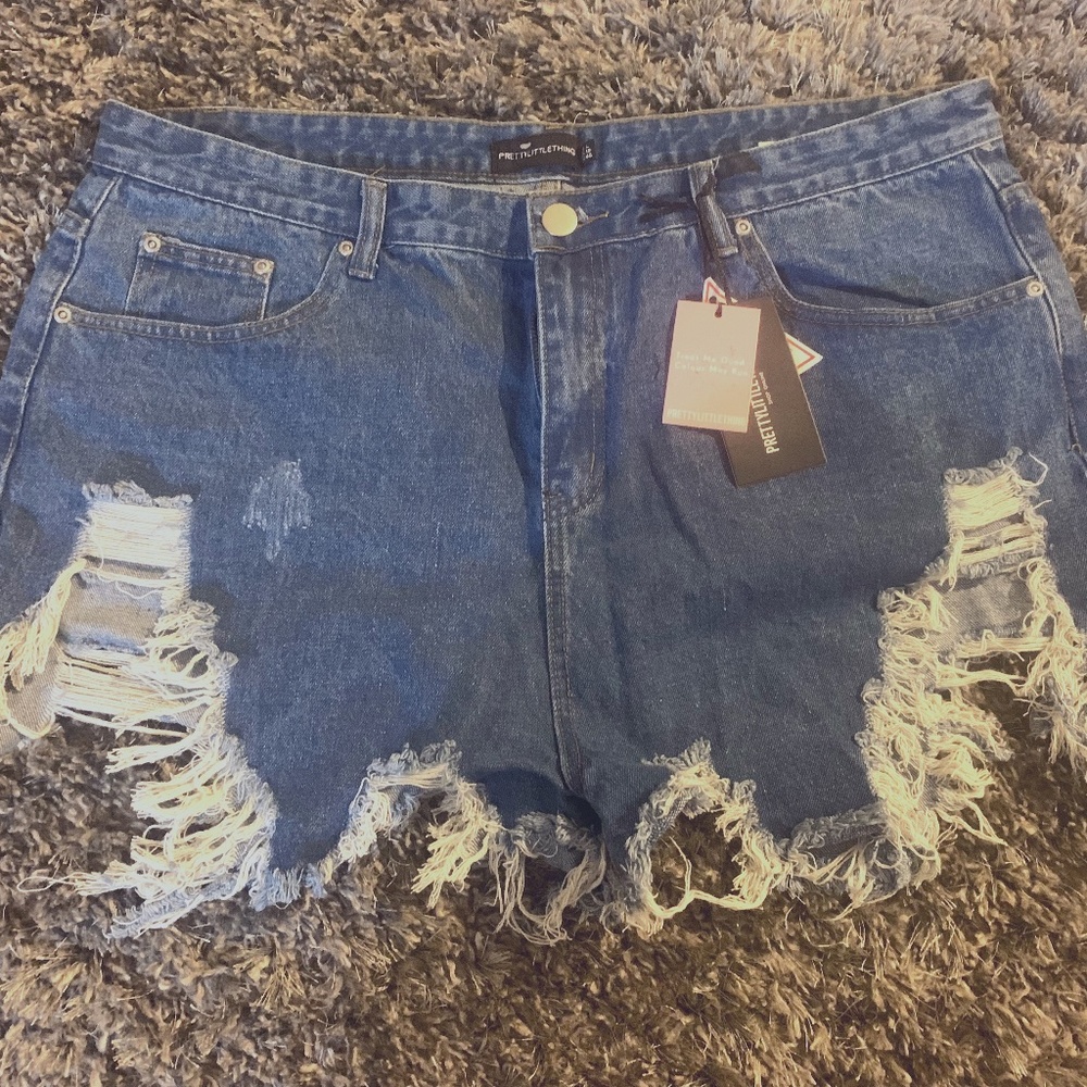 COPY - Size US 18/ distressed short shorts